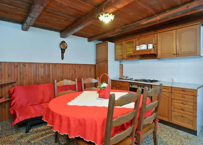 House Monteci 1378 펜션 Galižana